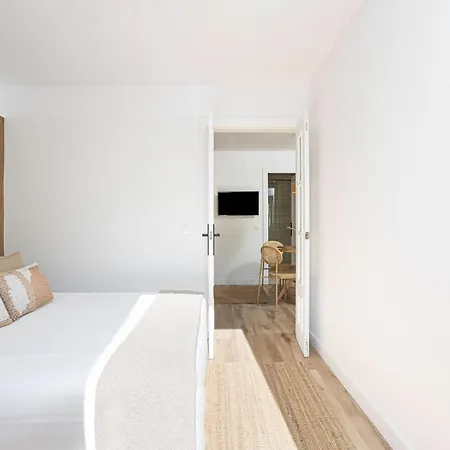 Walk To Ramblas Sun-filled&cozy Apartment *