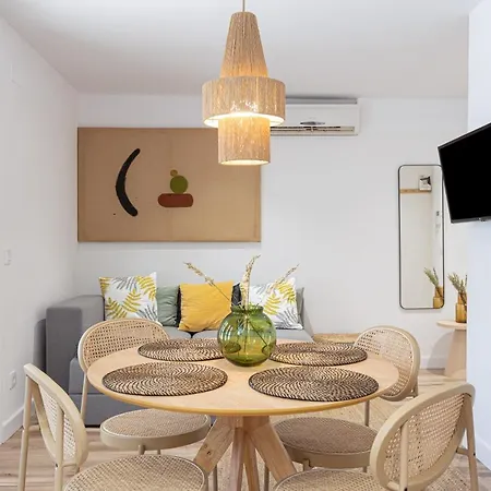 Apartment Walk To Ramblas Sun-filled&cozy *