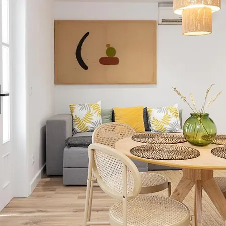 Walk To Ramblas Sun-filled&cozy Apartment Barcelona