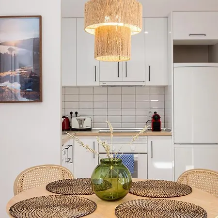 Apartment Walk To Ramblas Sun-filled&cozy